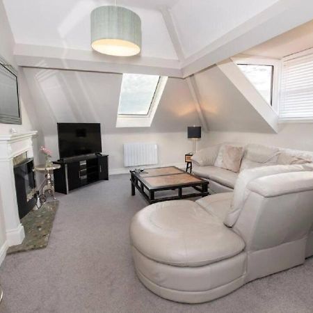 Sandmartin - Top Floor 3-Bed Apartment Sea Views & Parking Scarborough Eksteriør bilde