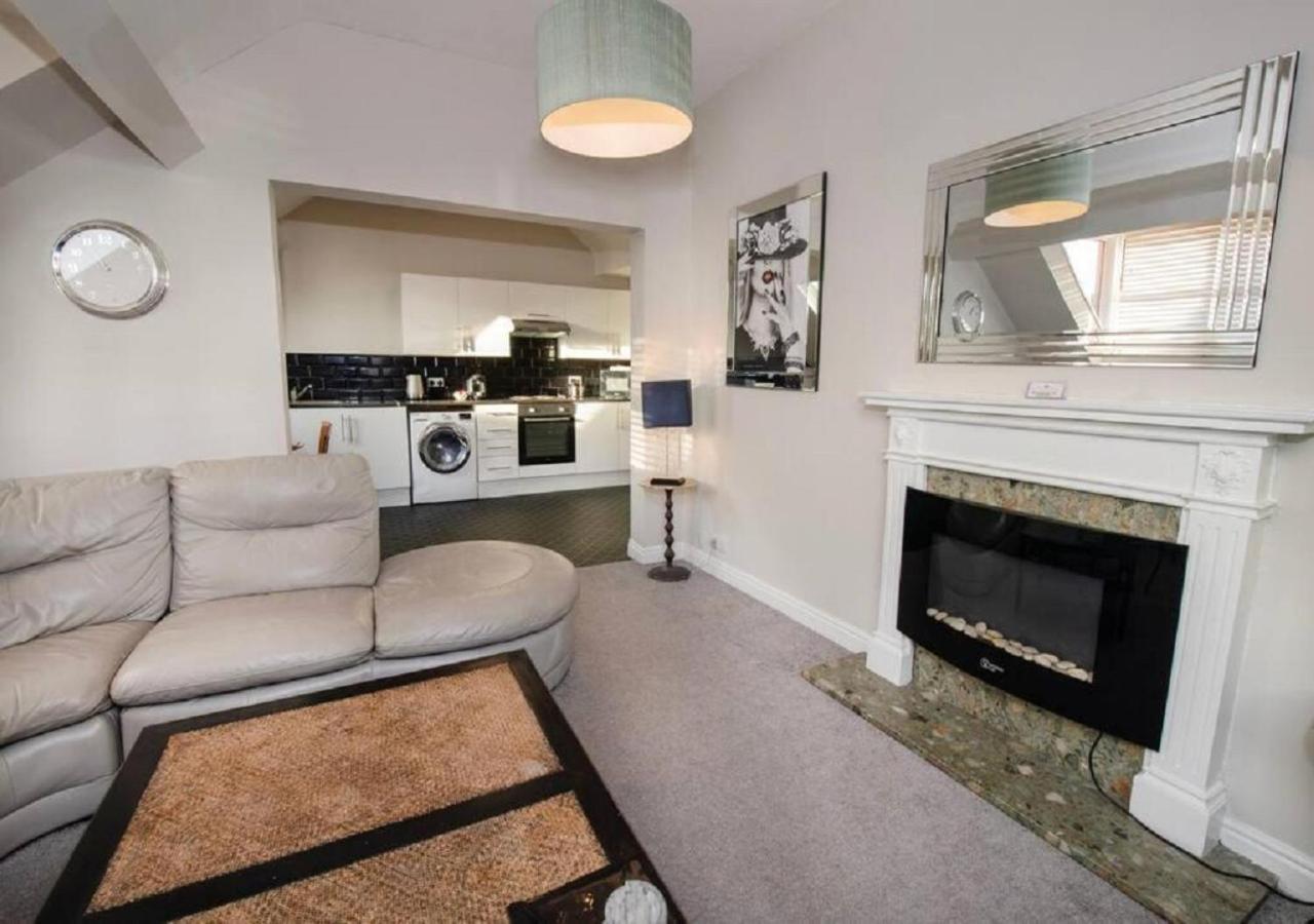 Sandmartin - Top Floor 3-Bed Apartment Sea Views & Parking Scarborough Eksteriør bilde