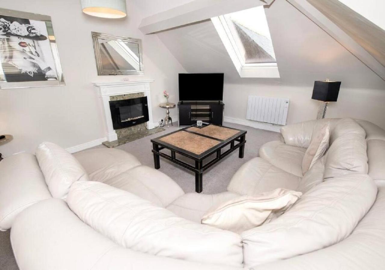 Sandmartin - Top Floor 3-Bed Apartment Sea Views & Parking Scarborough Eksteriør bilde