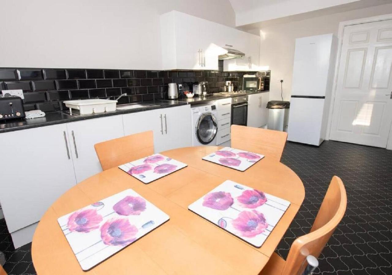 Sandmartin - Top Floor 3-Bed Apartment Sea Views & Parking Scarborough Eksteriør bilde