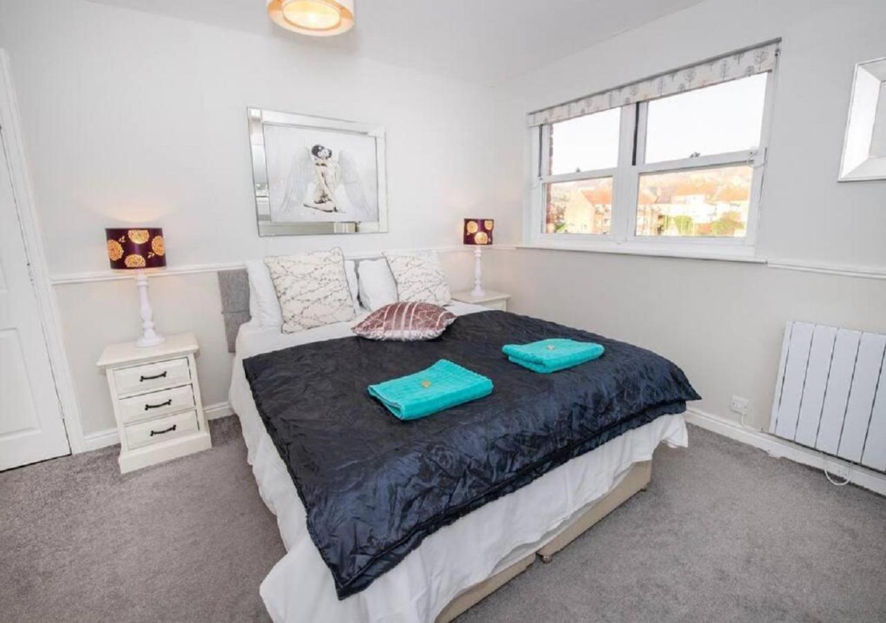 Sandmartin - Top Floor 3-Bed Apartment Sea Views & Parking Scarborough Eksteriør bilde