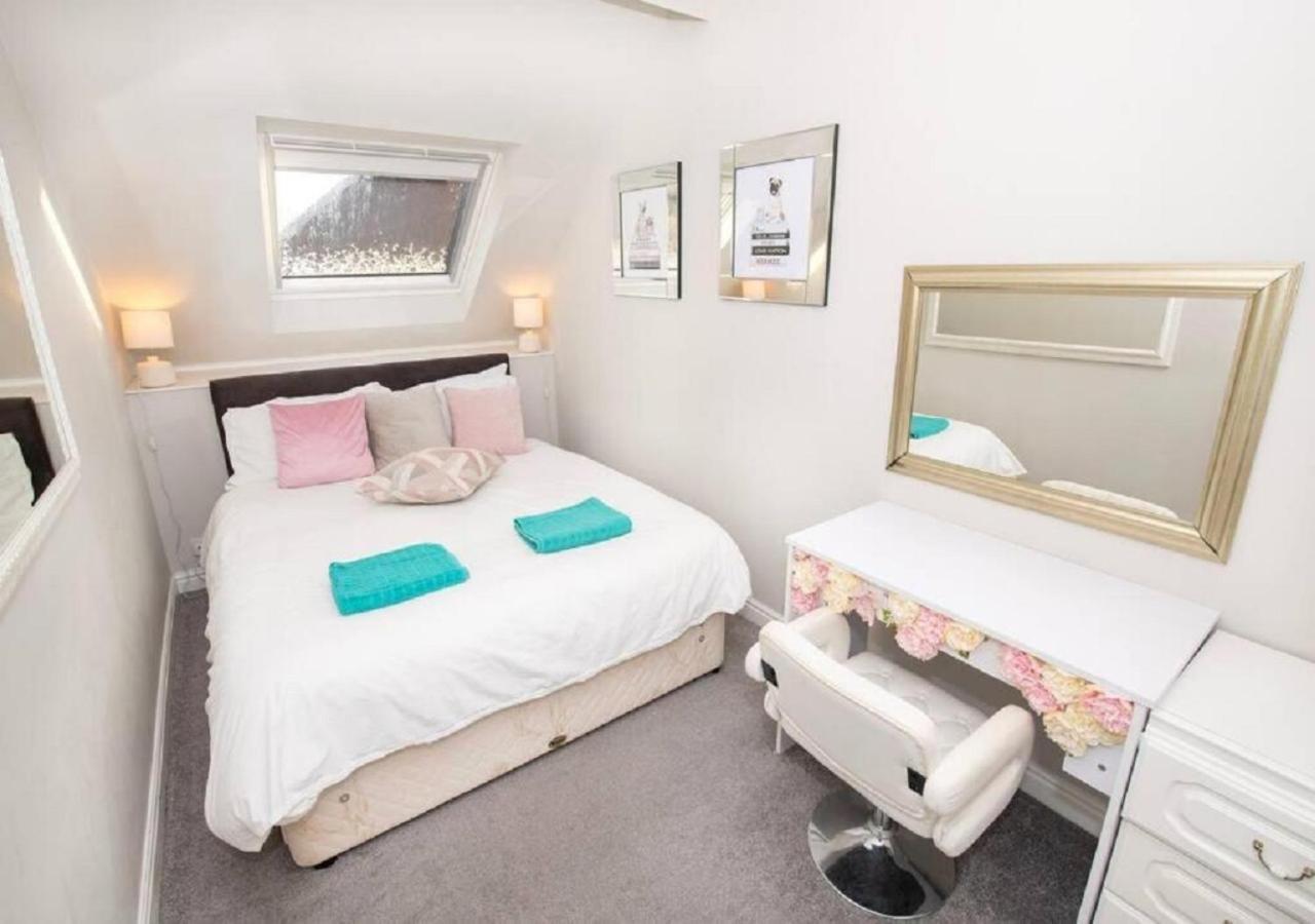 Sandmartin - Top Floor 3-Bed Apartment Sea Views & Parking Scarborough Eksteriør bilde