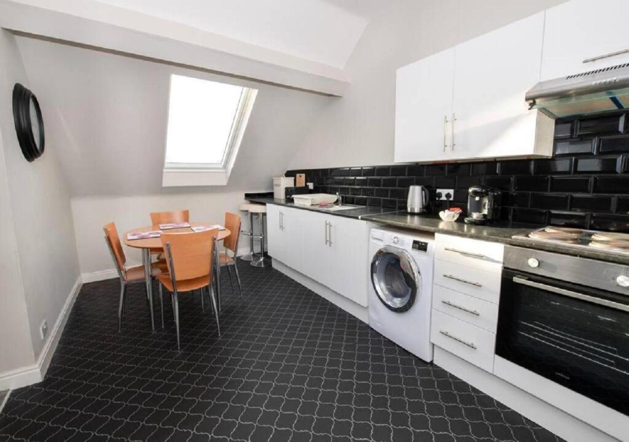 Sandmartin - Top Floor 3-Bed Apartment Sea Views & Parking Scarborough Eksteriør bilde
